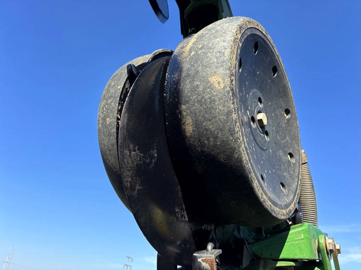 2011-john-deere-1790-image-22