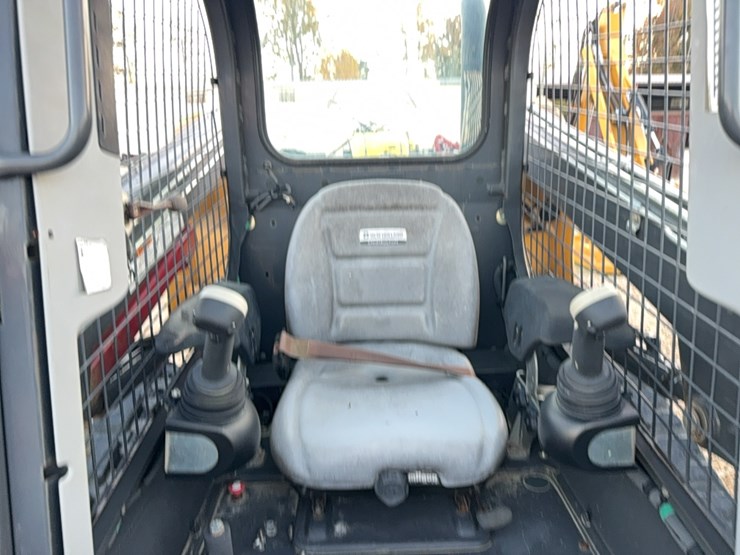 new-holland-c227-image-43