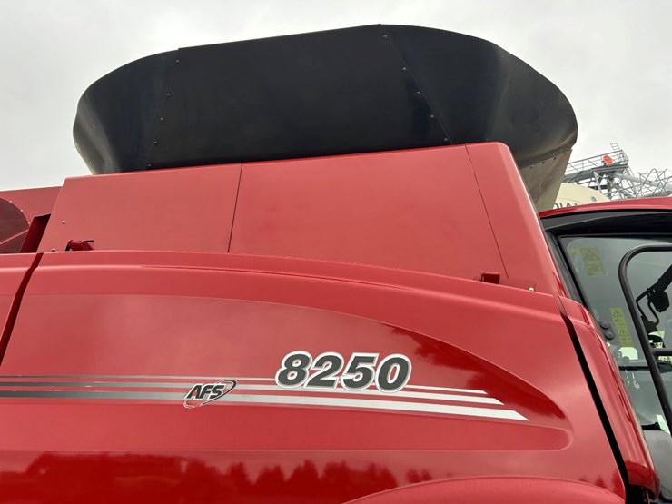 2019-case-ih-8250-image-11