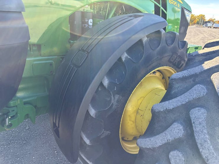 2015-john-deere-8295r-image-32