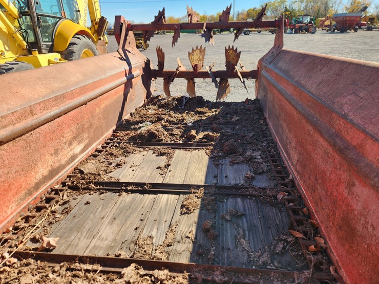 new-holland-213-image-3