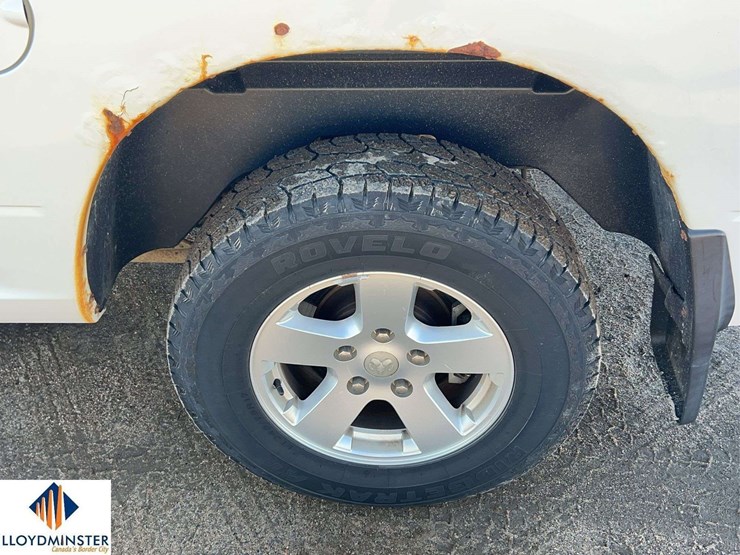 2011-ram-1500-slt-image-23