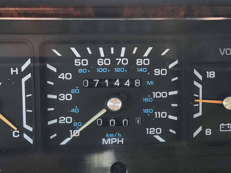 1990-chrysler-new-yorker-fifth-avenue-image-54