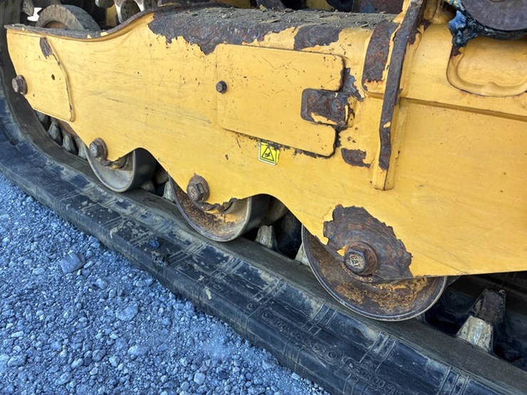 2018-caterpillar-259d-image-16