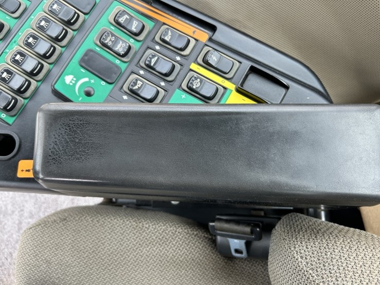 2014-case-ih-3200b-image-48