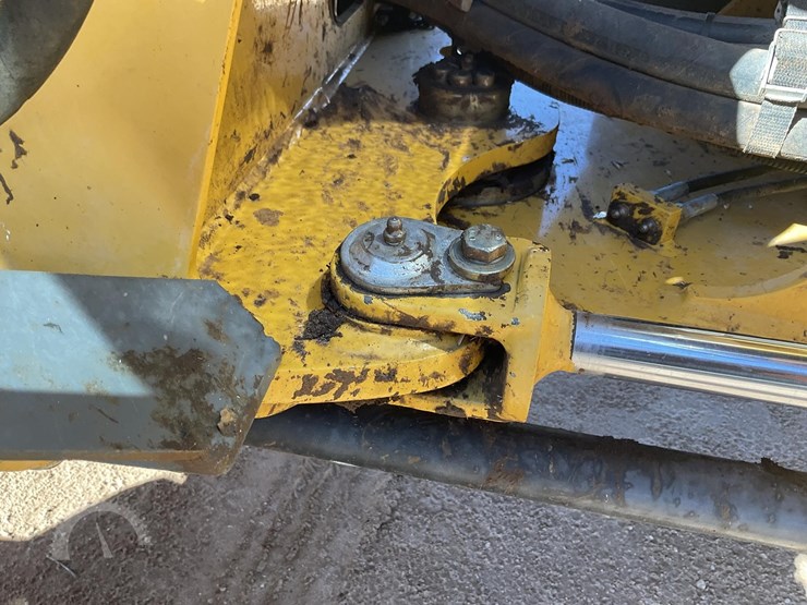 2015-deere-324k-image-35