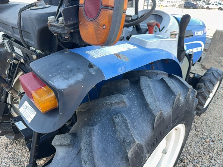 new-holland-boomer-30-image-22