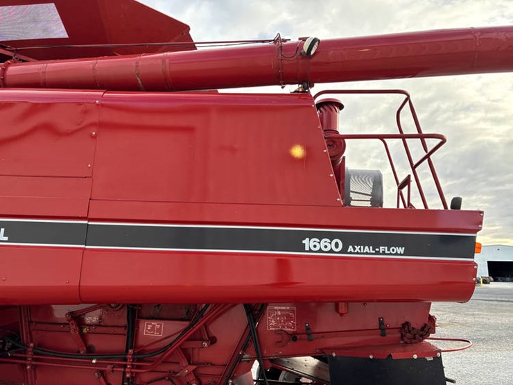 1990-case-ih-1660-image-21