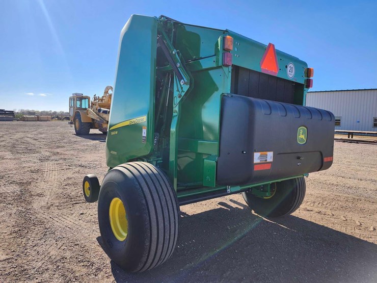 2023-john-deere-560m-image-3