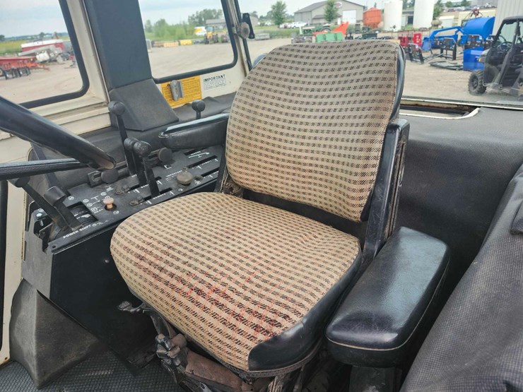 1979-case-2390-tractor-image-10