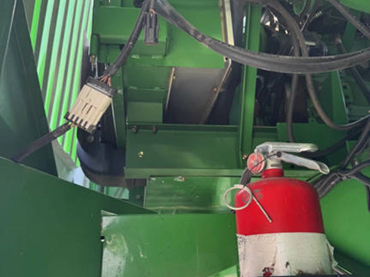 2005-john-deere-9560-sts-image-34