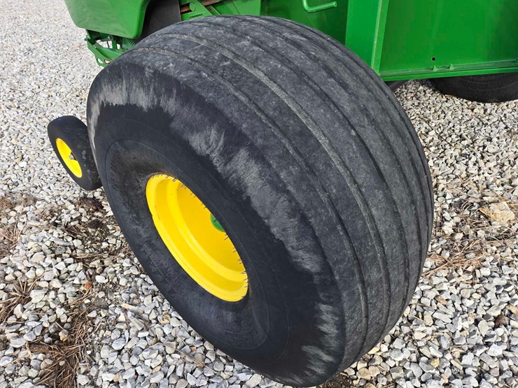 2023-john-deere-560m-image-7