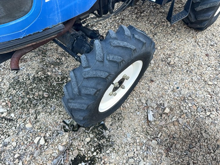 new-holland-boomer-30-image-4