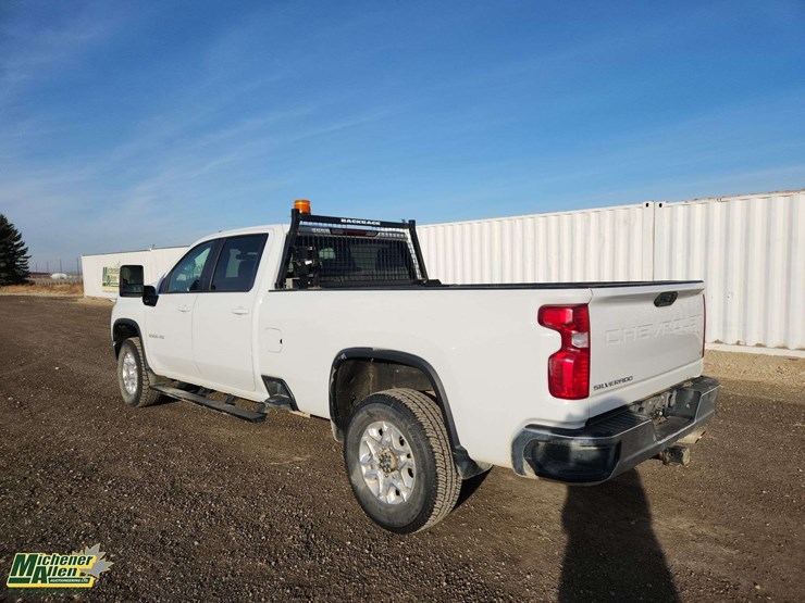 2022-chevrolet-silverado-3500hd-image-3