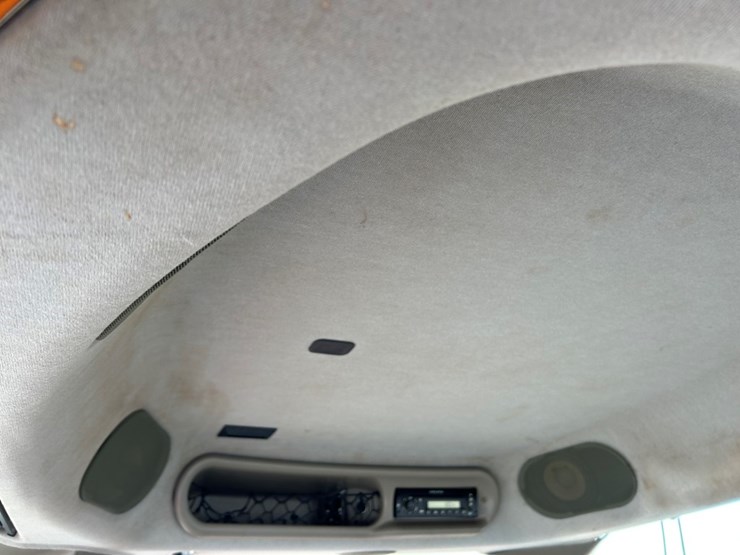 2014-case-ih-3200b-image-40