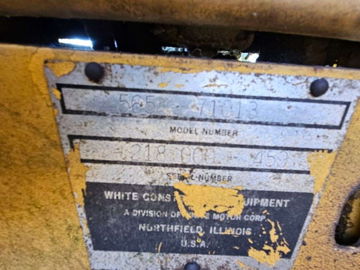 white-2-78-industrial-tractor-image-15