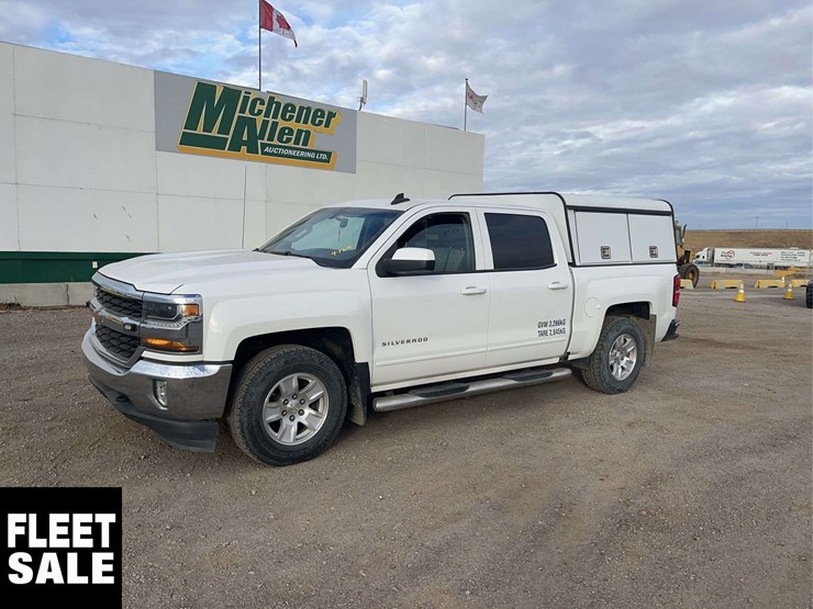 2017-chevrolet-silverado-1500-image-1