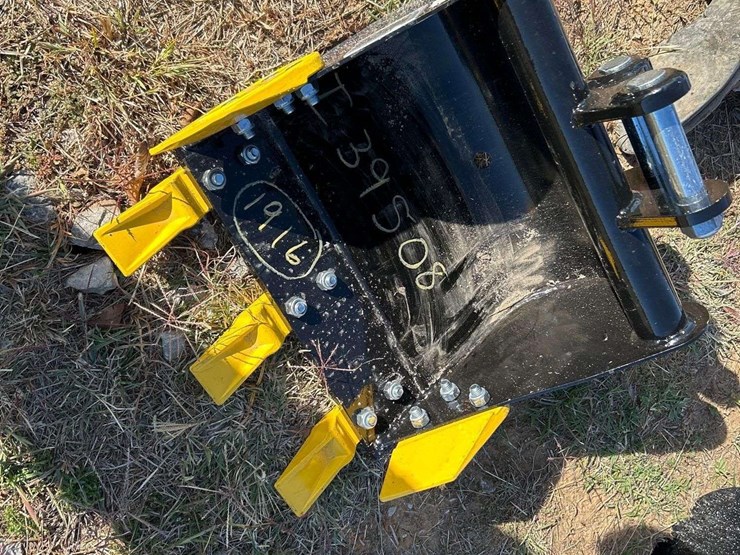 2025-iranch-16in-excavator-bucket-image-1