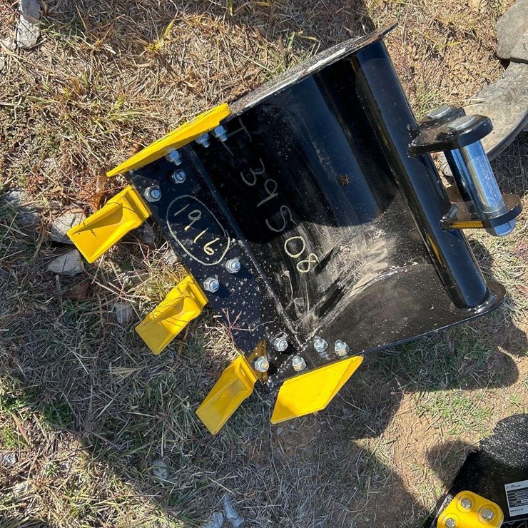 2025 IRANCH 16in Excavator Bucket