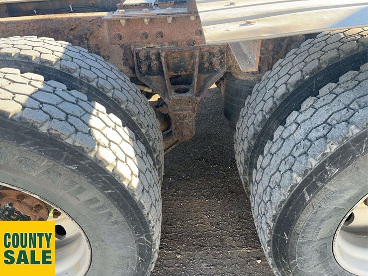 2016-kenworth-t800-image-9