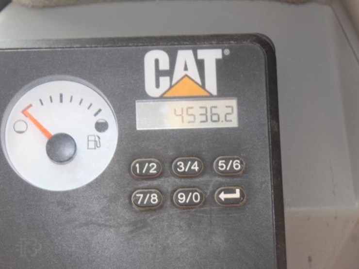 2016-caterpillar-226d-image-9