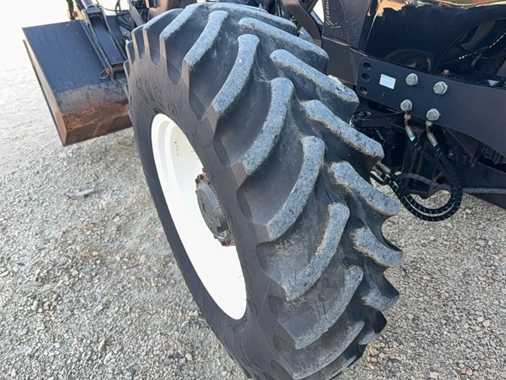 new-holland-t6070-image-25