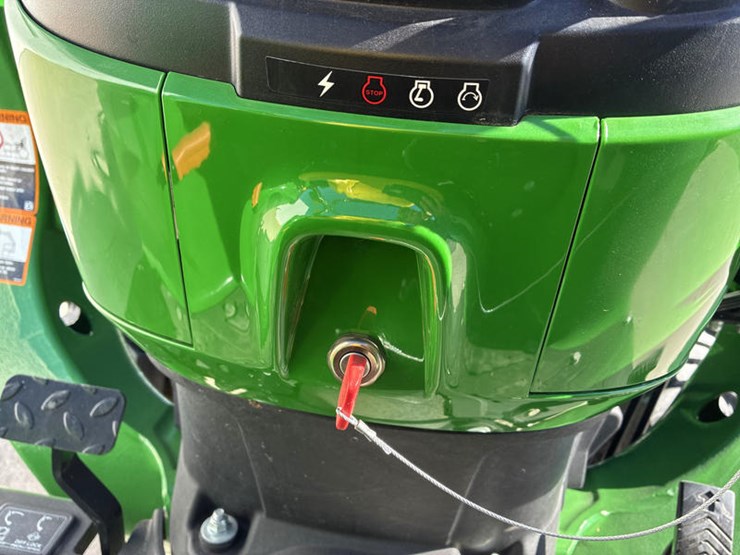 2018-john-deere-3038e-image-48