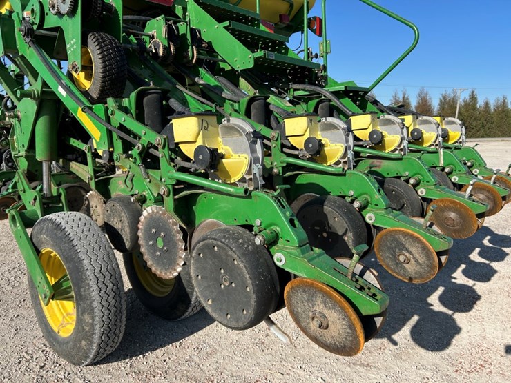 2004-john-deere-1790-image-32