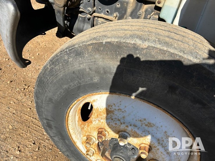 2005-ihc-4400-dry-tender-truck-(cp1274,-unit-ag706)-image-17