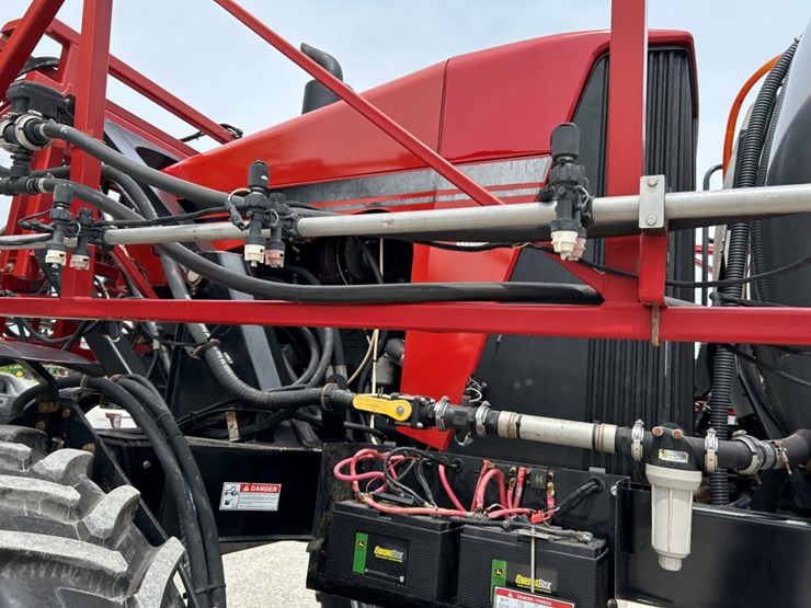 2014-case-ih-3200b-image-11