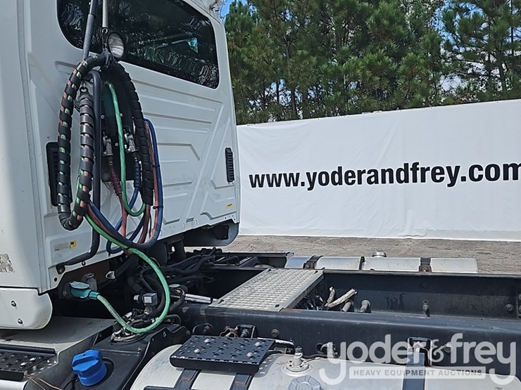 2017-international-8600-image-7