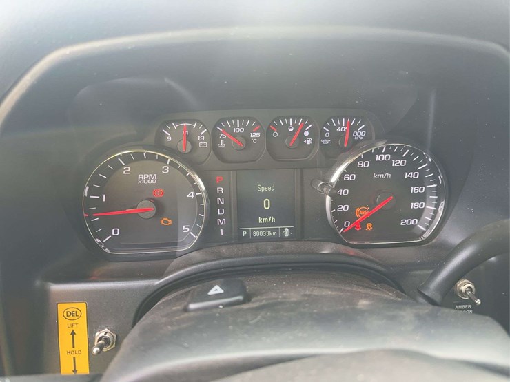 2015-chevrolet-3500hd-image-24