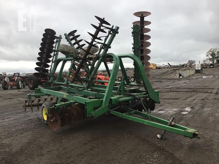 john-deere-230-image-2