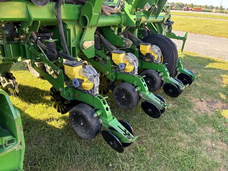 2011-john-deere-1790-image-54