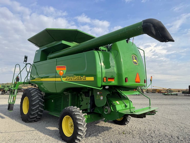 2005-john-deere-9560-sts-image-52