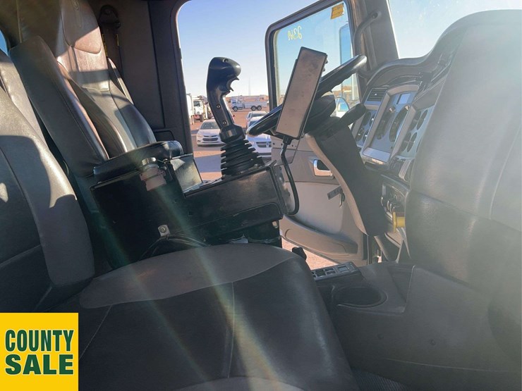 2016-kenworth-t800-image-16