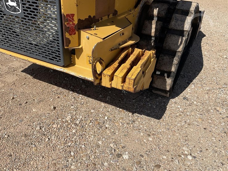 2015-deere-323e-image-17