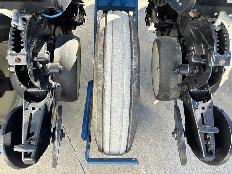2014-kinze-3000-image-46