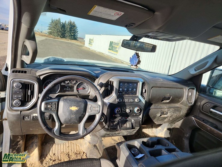 2022-chevrolet-silverado-3500hd-image-16