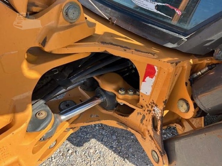 2017-case-580sn-image-14