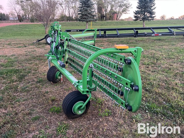 2022-samasz-twist-600p-front-mount-basket-rake-image-2