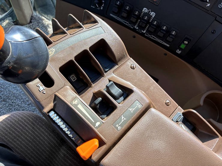 2014-john-deere-4830-image-87