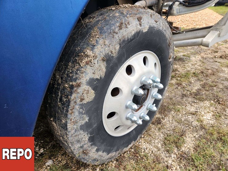 2002-freightliner-columbia-120-image-16