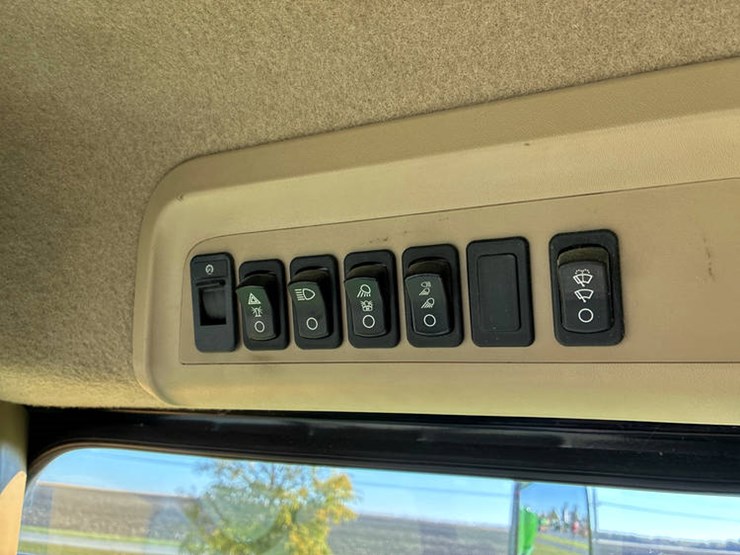 2010-john-deere-2010-image-108