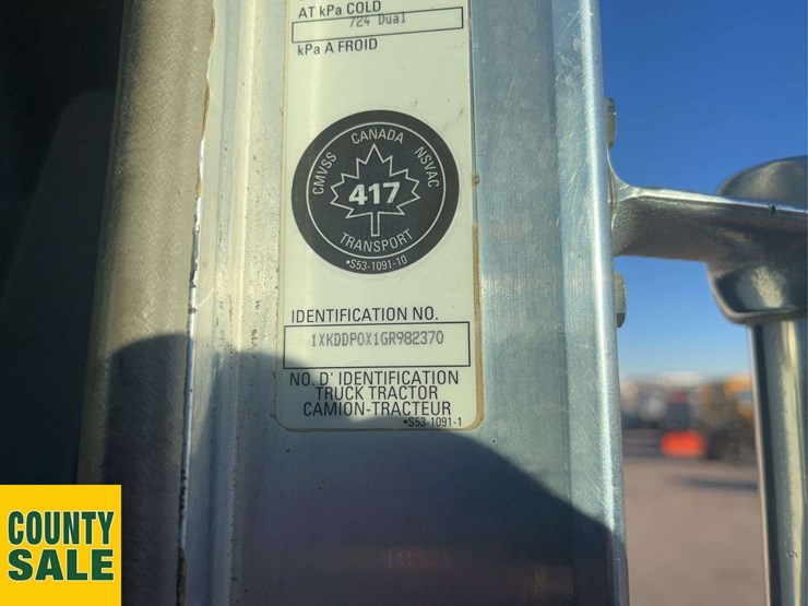 2016-kenworth-t800-image-21