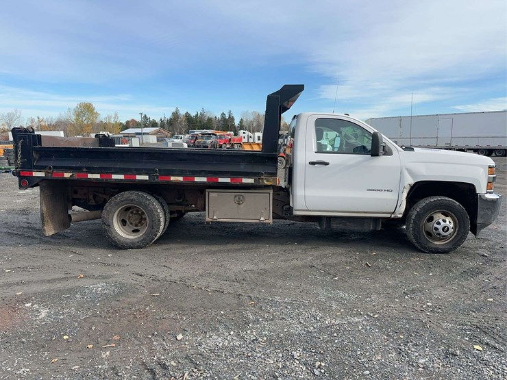 2015-chevrolet-3500hd-image-4