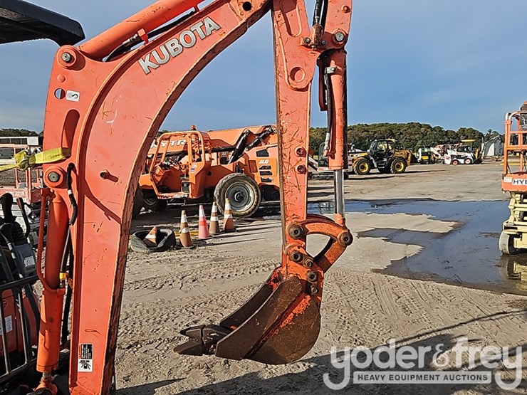 2013-kubota-u17-image-19