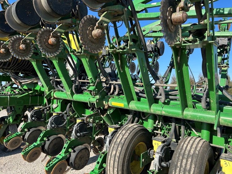 2004-john-deere-1790-image-55