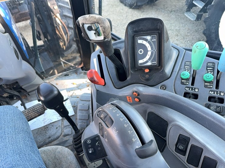 new-holland-t6070-image-67