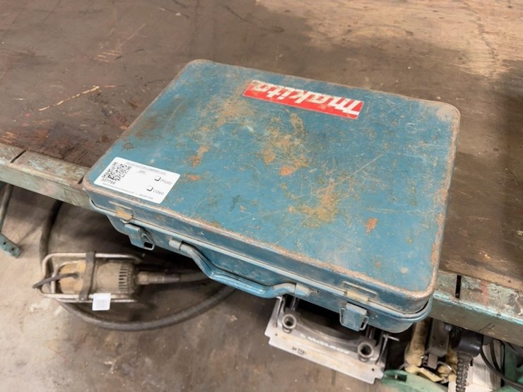 makita-rotary-hammer-drill-image-1